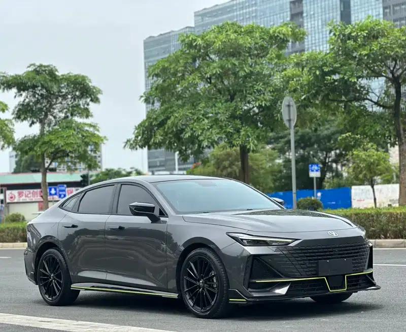 Changan UNI-V 2022 1.5T Sport Edition — миниатюра 3