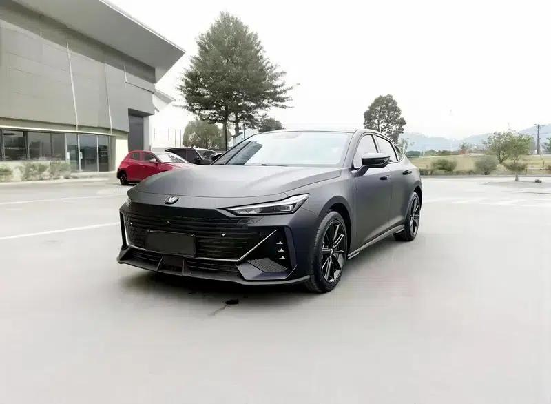 Changan UNI-V 2022 1.5T Premium Edition — миниатюра 1