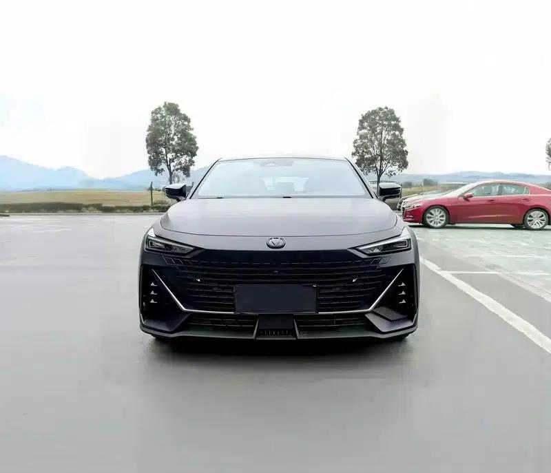 Changan UNI-V 2022 1.5T Premium Edition — миниатюра 2