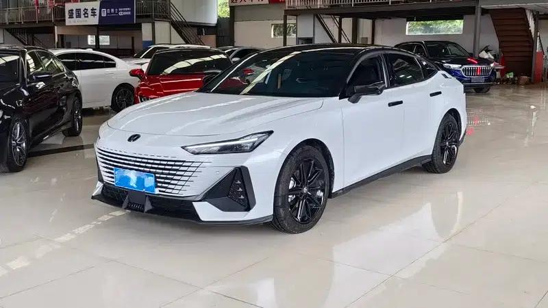 Changan UNI-V 2024 1.5T High-Performance Edition — миниатюра 1