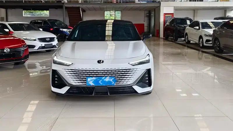 Changan UNI-V 2024 1.5T High-Performance Edition — миниатюра 2