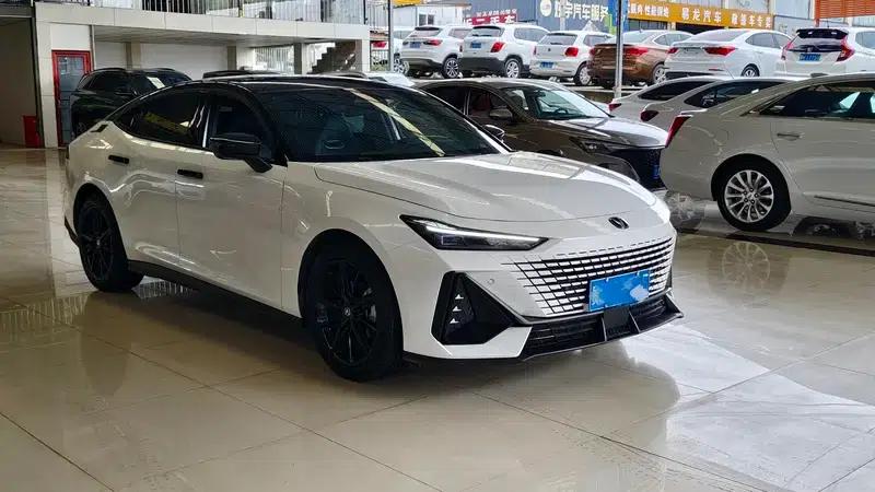 Changan UNI-V 2024 1.5T High-Performance Edition — миниатюра 3
