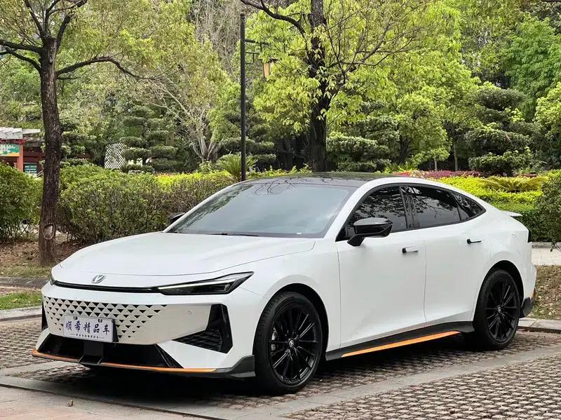 Changan UNI-V 2024 1.5T Premium Sport — миниатюра 1