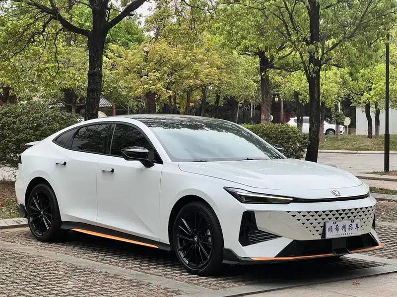 Changan UNI-V 2024 1.5T Premium Sport — миниатюра 3
