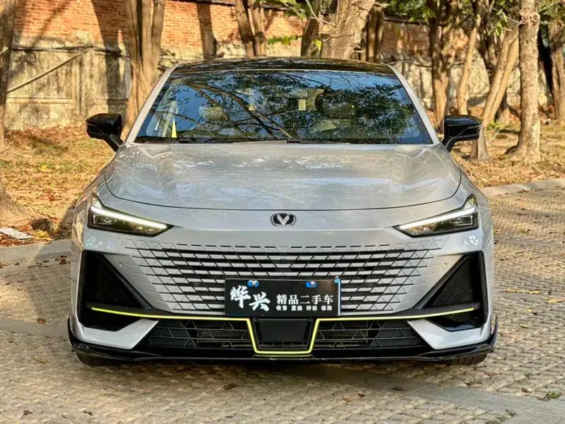 Changan UNI-V 2022 1.5T Sport Edition — миниатюра 2