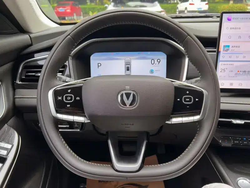 Changan CS75 2026 PRO 1.5T DCT Premium Edition 7-seater — миниатюра 13
