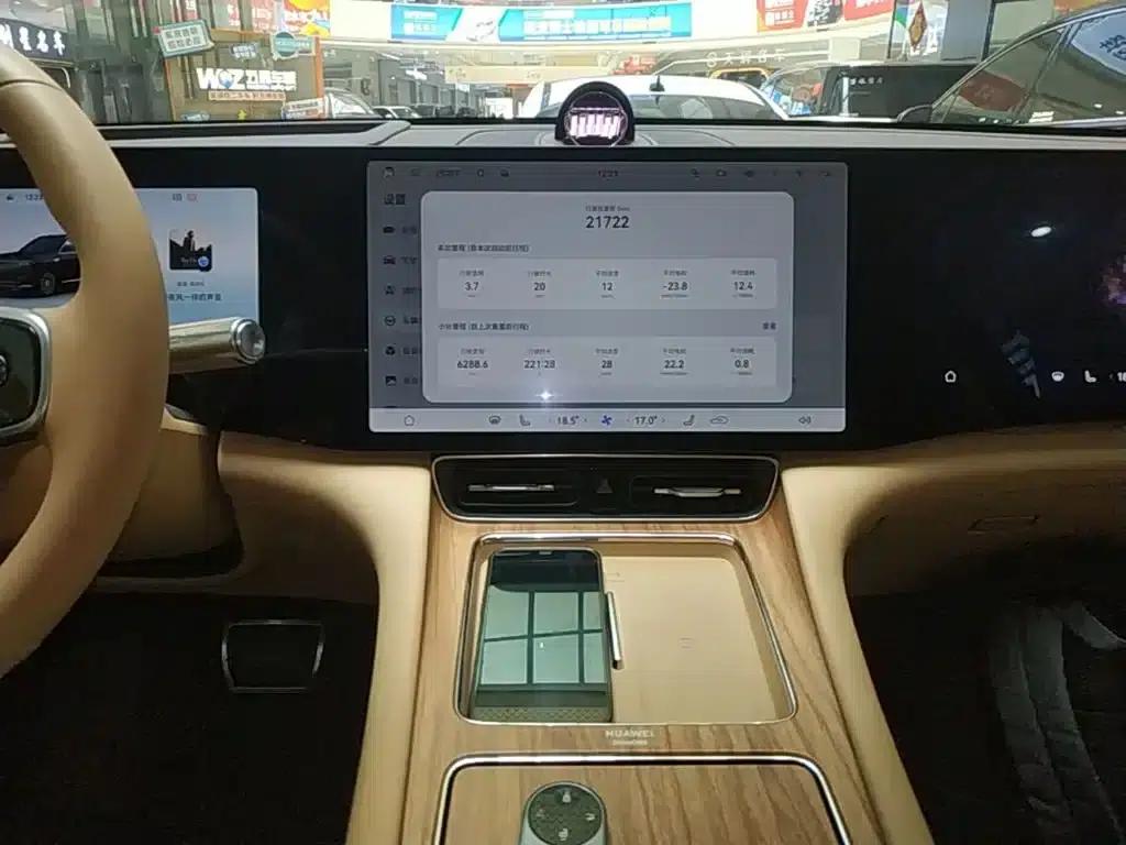 Wenjie M8 2025 Range Extended Ultra Edition 53.4kWh 6-Seat Version (192-line LiDAR) — миниатюра 13