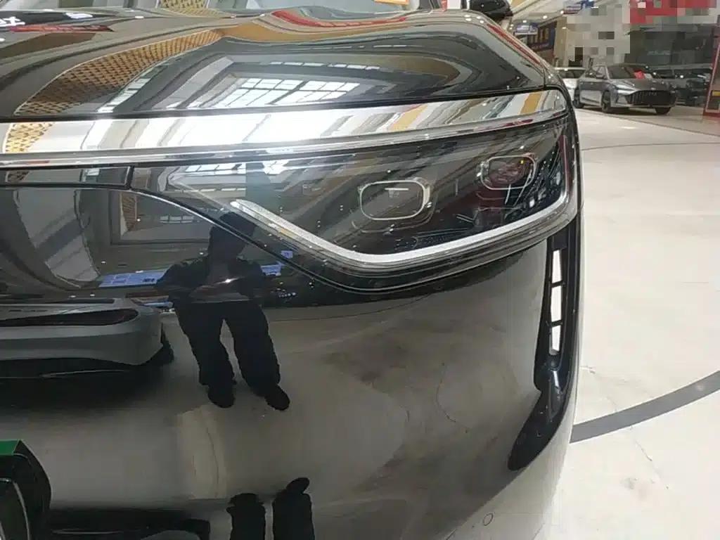 Wenjie M8 2025 Range Extended Ultra Edition 53.4kWh 6-Seat Version (192-line LiDAR) — миниатюра 24