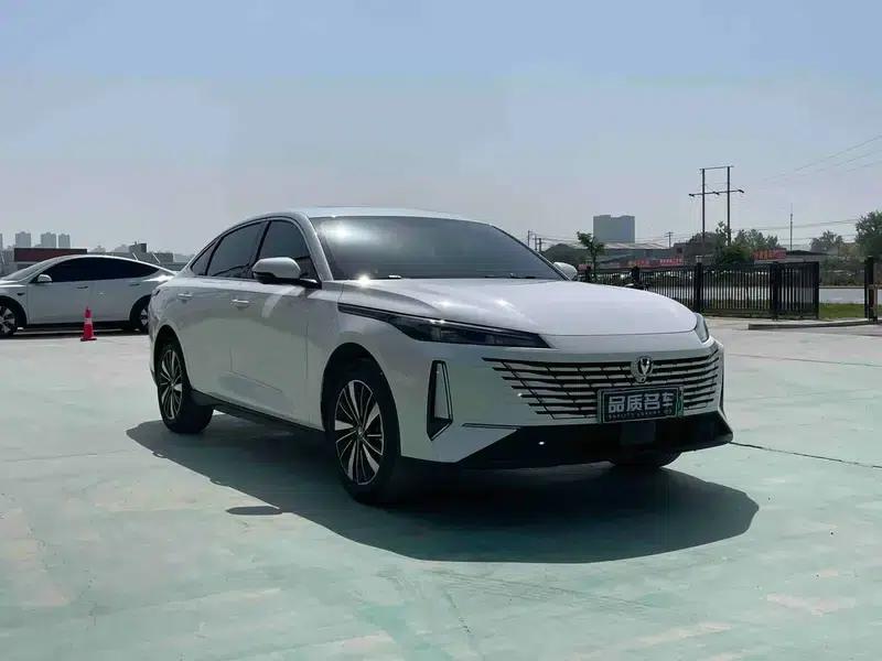 Changan Eado PHEV 2025 Smart Blue Whale 145KM Battleship Edition — миниатюра 3