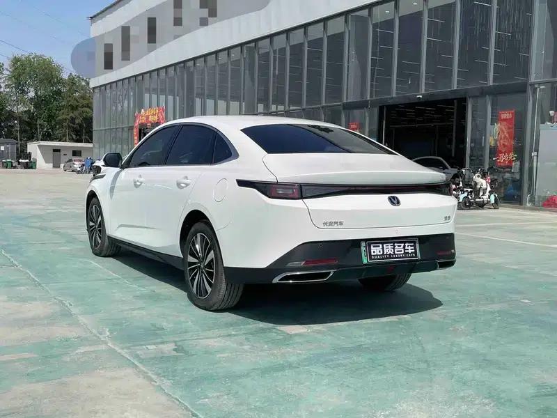 Changan Eado PHEV 2025 Smart Blue Whale 145KM Battleship Edition — миниатюра 4