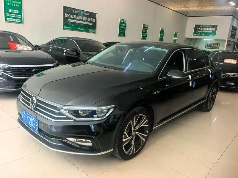 2020 Volkswagen Passat 330TSI DSG Leading Edition — миниатюра 1