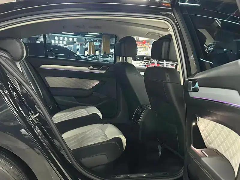 Volkswagen Magotan 2023 2 Millionth Unit Commemorative Edition 330TSI DSG Luxury — миниатюра 9