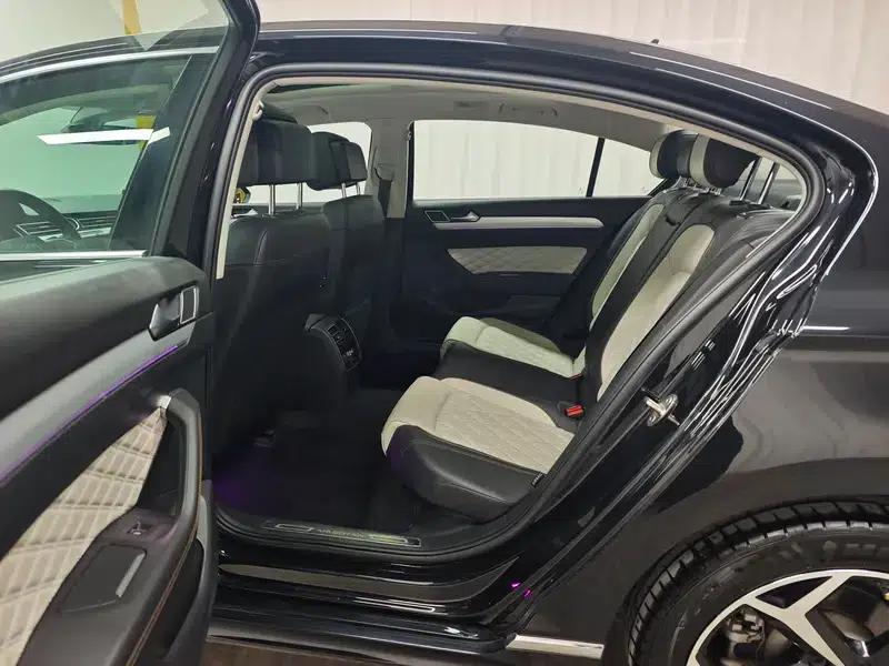 Volkswagen Magotan 2023 2 Millionth Unit Commemorative Edition 330TSI DSG Luxury — миниатюра 18
