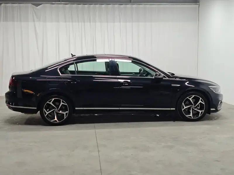 Volkswagen Magotan 2023 2 Millionth Unit Commemorative Edition 330TSI DSG Luxury — миниатюра 8