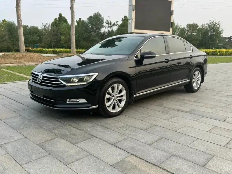 2017 Volkswagen Passat 330TSI DSG Luxury — миниатюра 1