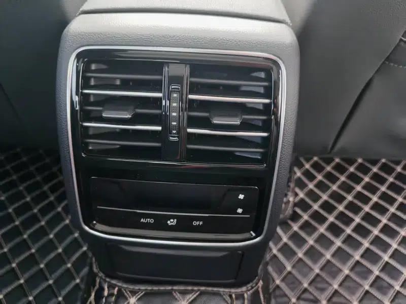 2020 Volkswagen Passat 330TSI DSG Leading Edition — миниатюра 9