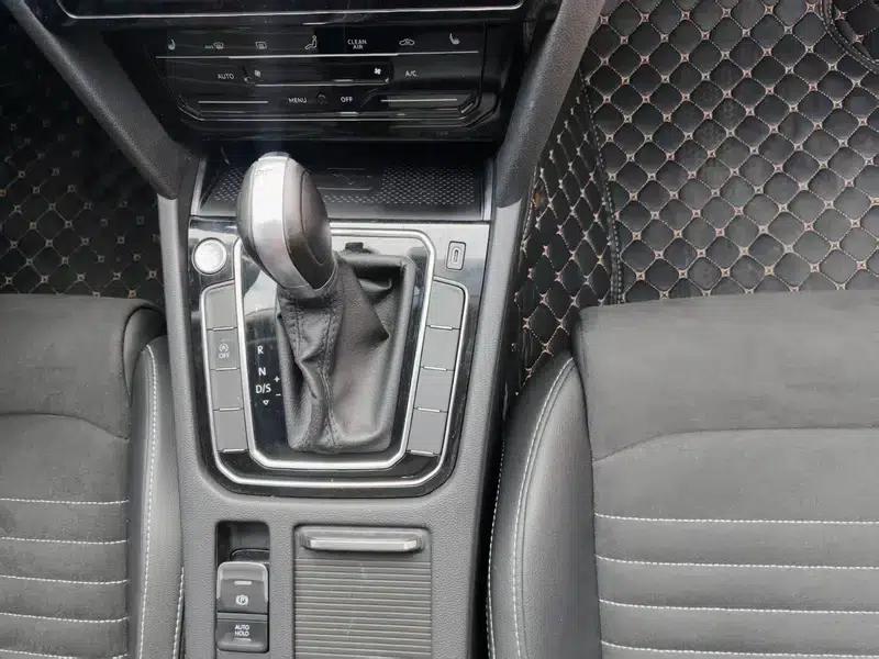 Volkswagen Passat 2021 330TSI DSG 30th Anniversary Edition — миниатюра 10