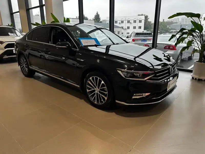 2020 Volkswagen Passat 330TSI DSG Luxury — миниатюра 3