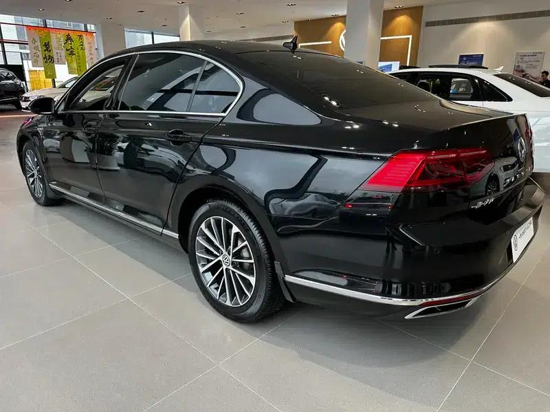2020 Volkswagen Passat 330TSI DSG Luxury — миниатюра 4