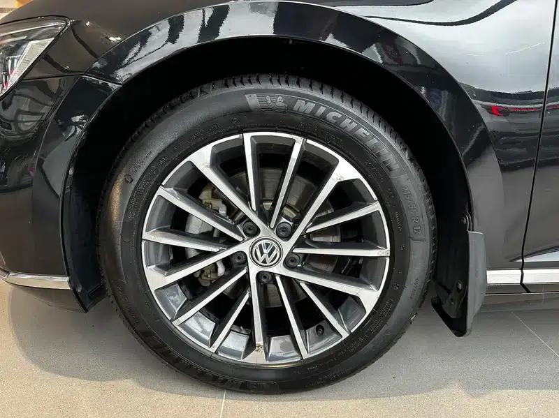 2020 Volkswagen Passat 330TSI DSG Luxury — миниатюра 8
