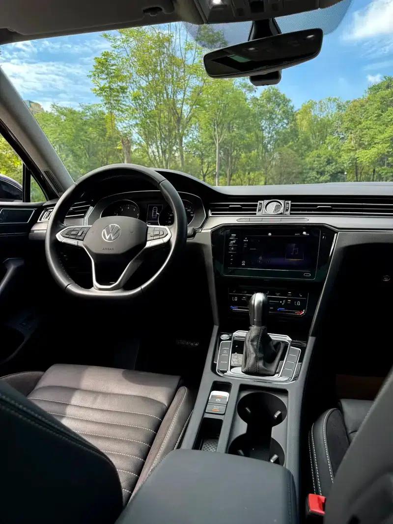 2020 Volkswagen Passat 330TSI DSG Leading Edition — миниатюра 12