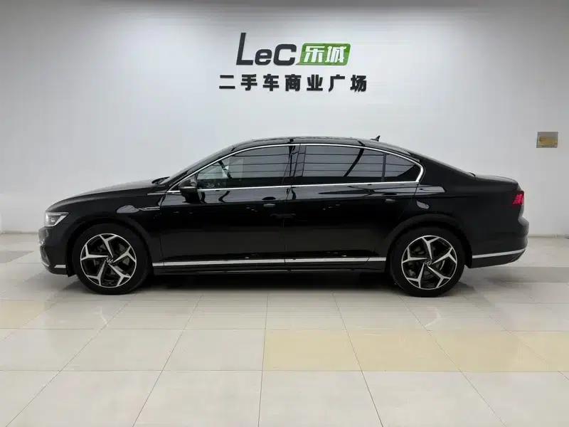 2024 Volkswagen Magotan 330TSI DSG Luxury Edition (2 Million Units Limited Edition) — миниатюра 4