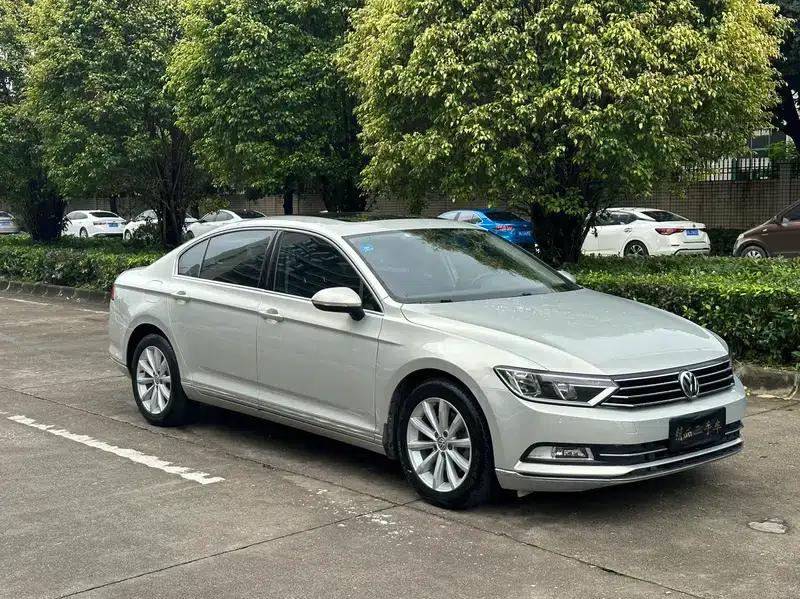 2017 Volkswagen Magotan 330TSI DSG Leading Edition — миниатюра 3