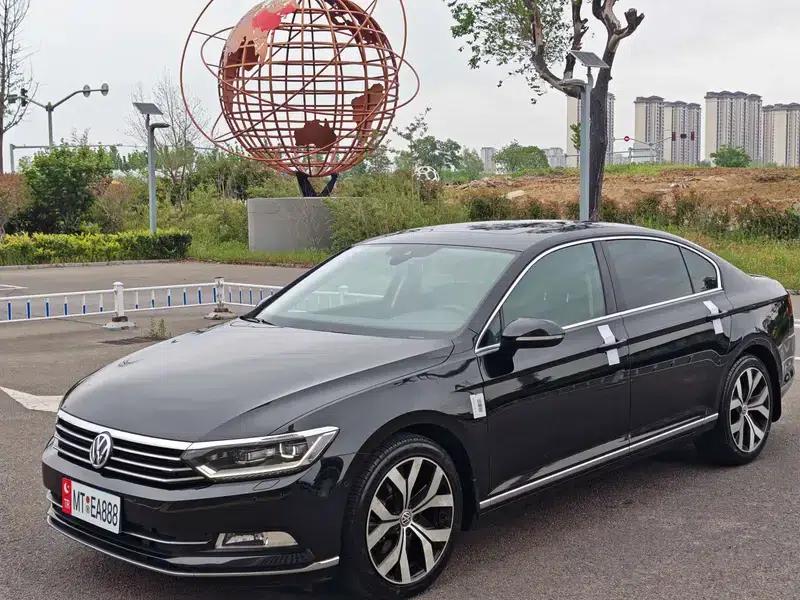 2018 Volkswagen Passat 330TSI DSG Premium — миниатюра 1