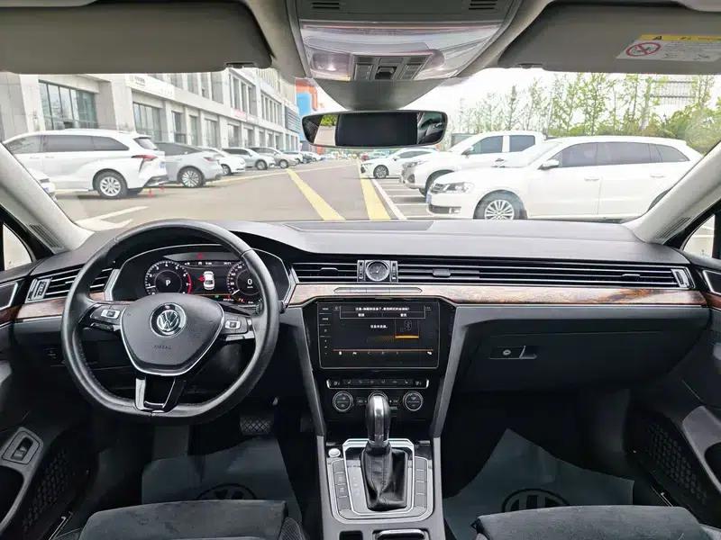 2018 Volkswagen Passat 330TSI DSG Premium — миниатюра 7