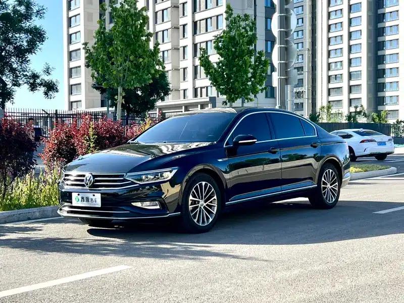 2020 Volkswagen Passat 330TSI DSG Luxury — миниатюра 1