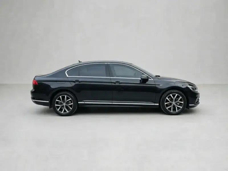 2020 Volkswagen Passat 330TSI DSG Leading Edition — миниатюра 3