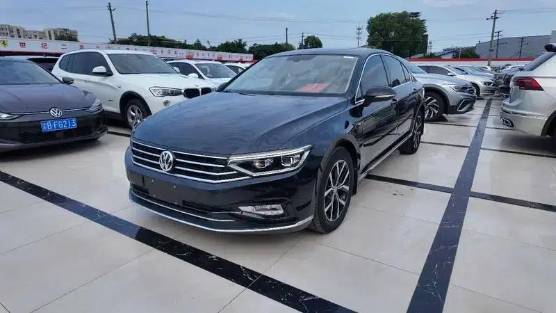 2020 Volkswagen Passat 330TSI DSG Leading Edition — миниатюра 1