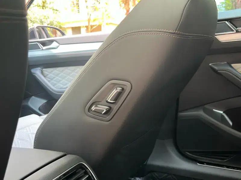 Volkswagen Magotan 2023 2 Millionth Unit Commemorative Edition 330TSI DSG Luxury — миниатюра 25