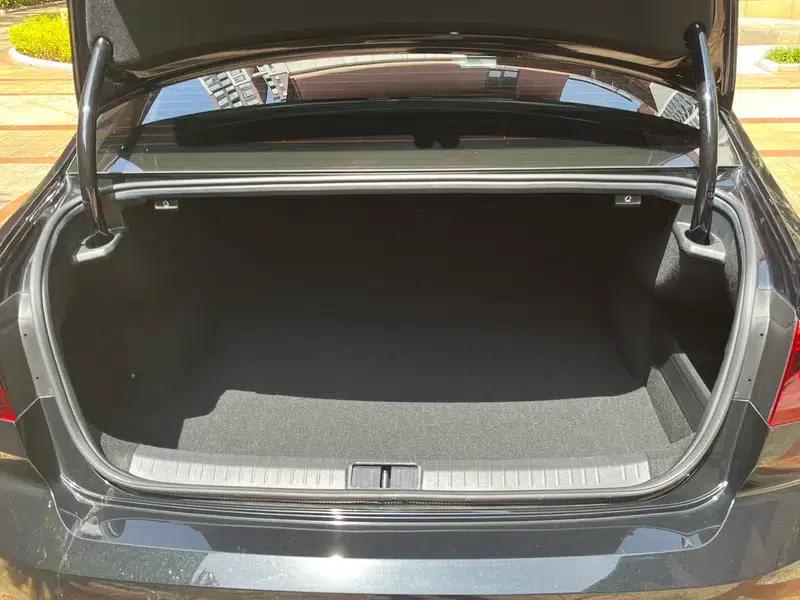 Volkswagen Magotan 2023 2 Millionth Unit Commemorative Edition 330TSI DSG Luxury — миниатюра 26