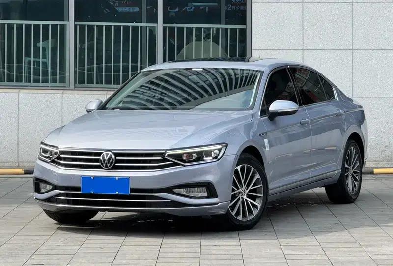 2020 Volkswagen Passat 330TSI DSG Luxury — миниатюра 1