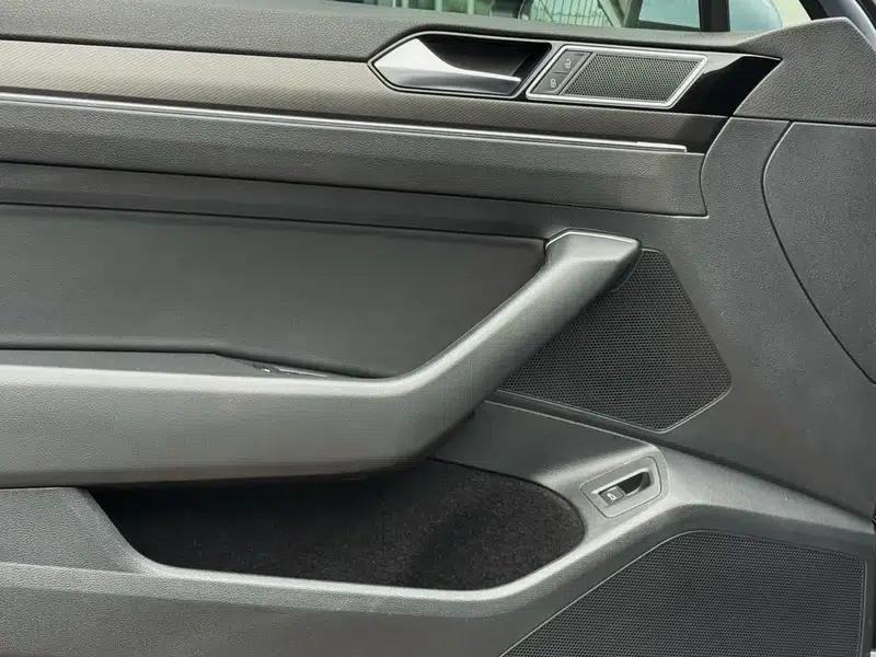 2020 Volkswagen Passat 330TSI DSG Luxury — миниатюра 7