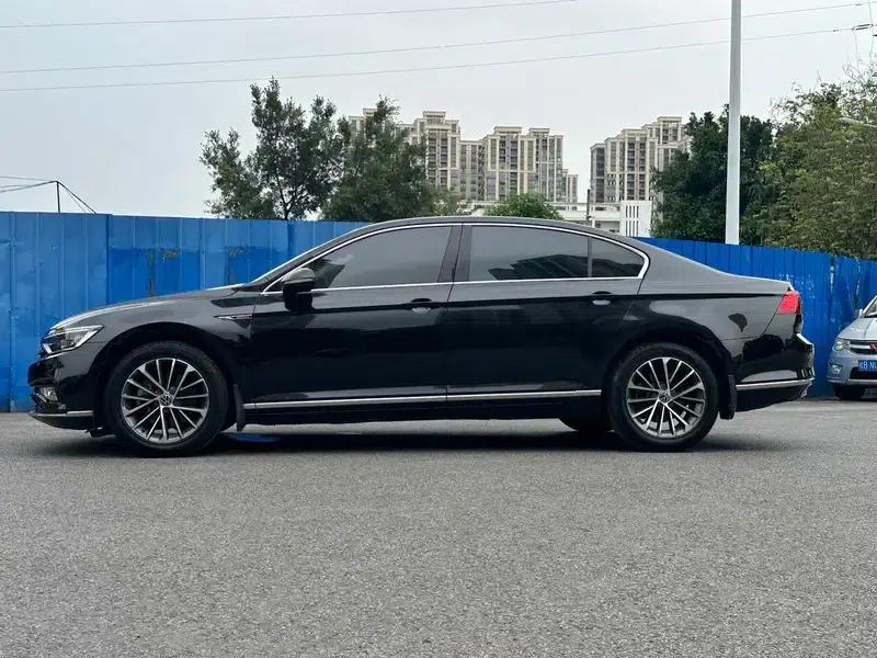 2020 Volkswagen Passat 330TSI DSG Premium — миниатюра 3