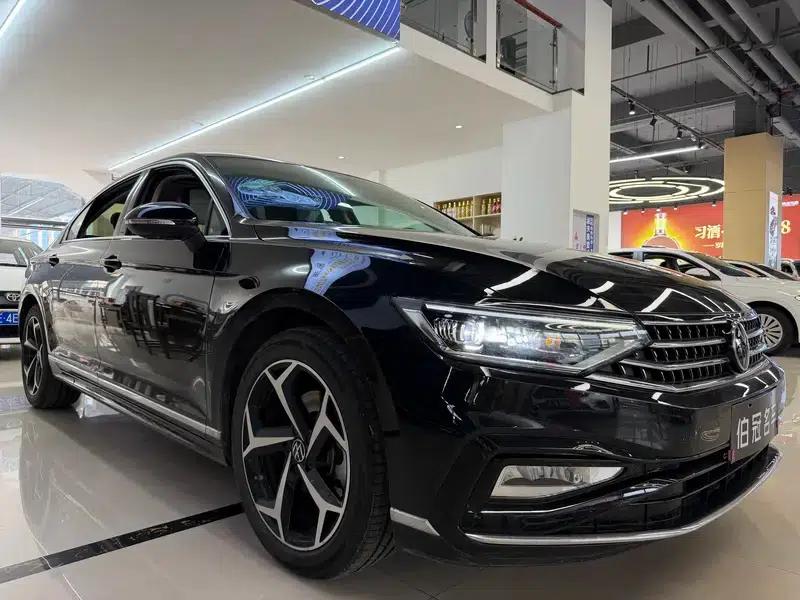 2025 Volkswagen Passat 330TSI DSG Luxury Edition — миниатюра 3