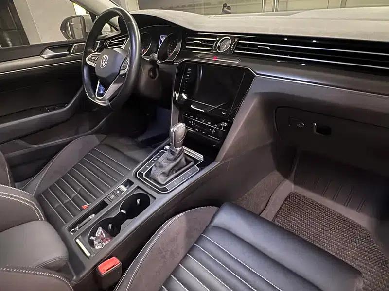 Volkswagen Passat 2021 330TSI DSG 30th Anniversary Edition — миниатюра 13
