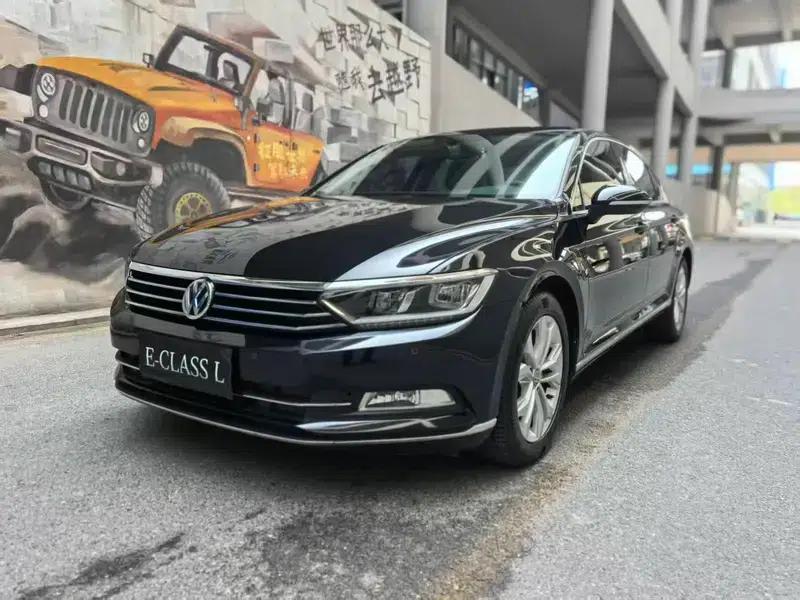 2017 Volkswagen Passat 330TSI DSG Luxury — миниатюра 1
