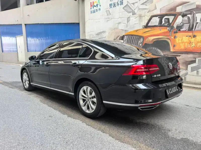 2017 Volkswagen Passat 330TSI DSG Luxury — миниатюра 3