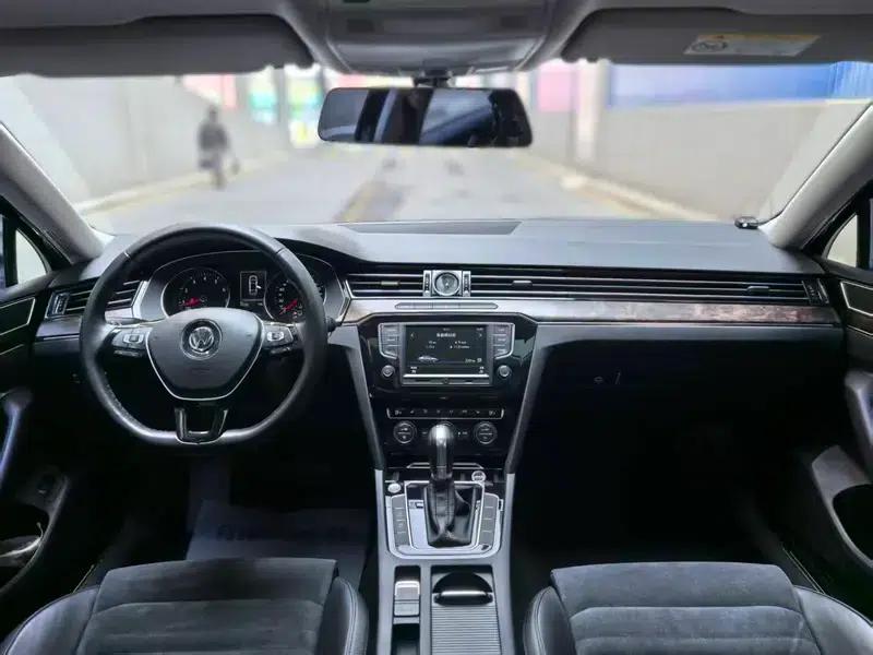 2017 Volkswagen Passat 330TSI DSG Luxury — миниатюра 7