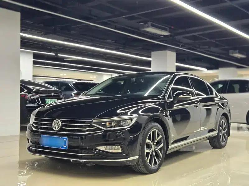 2020 Volkswagen Passat 330TSI DSG Leading Edition — миниатюра 1