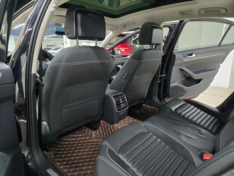 2020 Volkswagen Passat 330TSI DSG Leading Edition — миниатюра 9