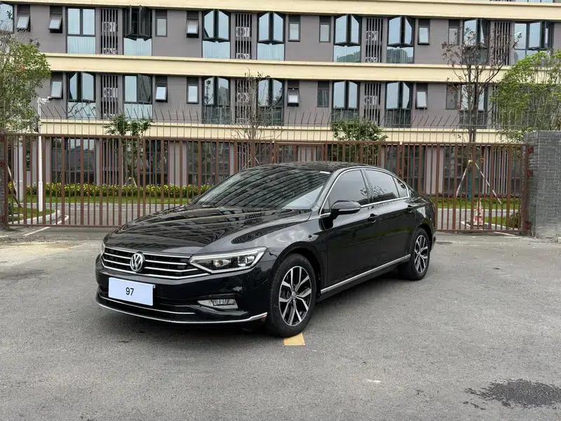 2020 Volkswagen Passat 330TSI DSG Leading Edition — миниатюра 1