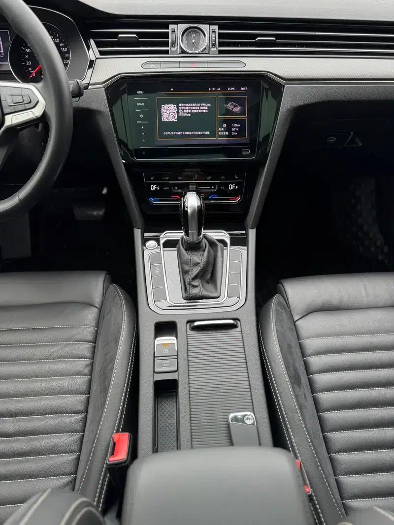 2020 Volkswagen Passat 330TSI DSG Leading Edition — миниатюра 6