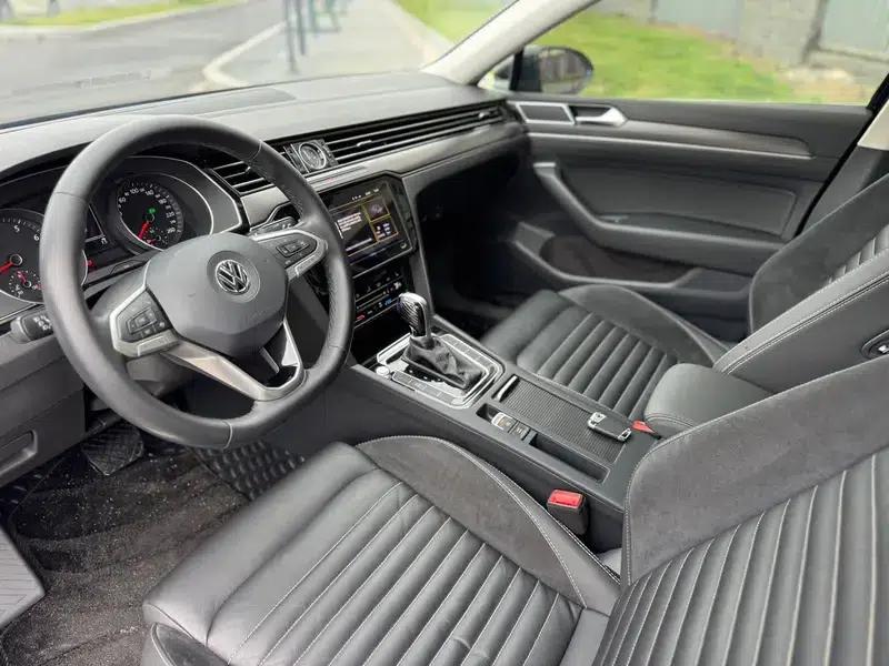 2020 Volkswagen Passat 330TSI DSG Leading Edition — миниатюра 9