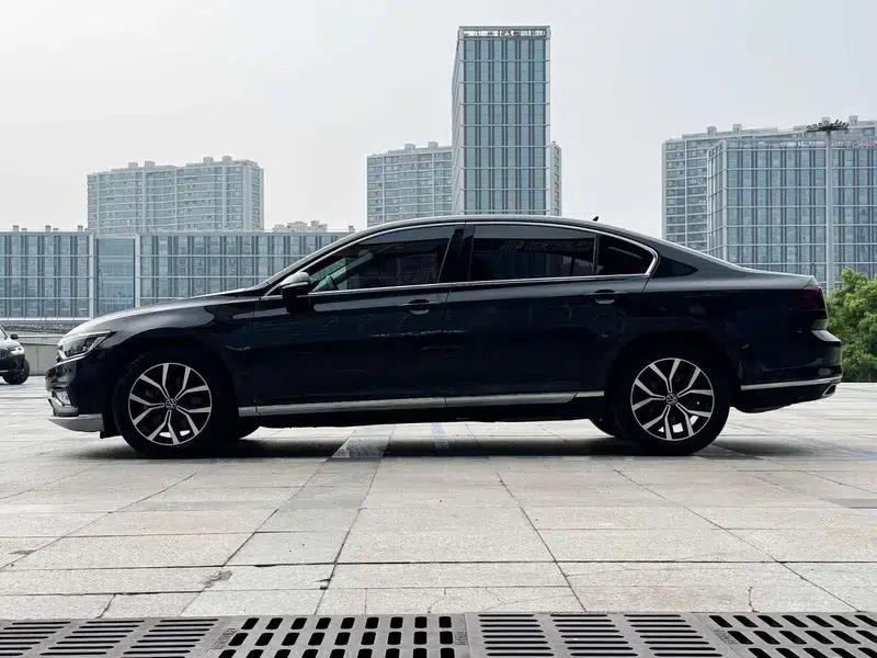 2020 Volkswagen Passat 330TSI DSG Leading Edition — миниатюра 4