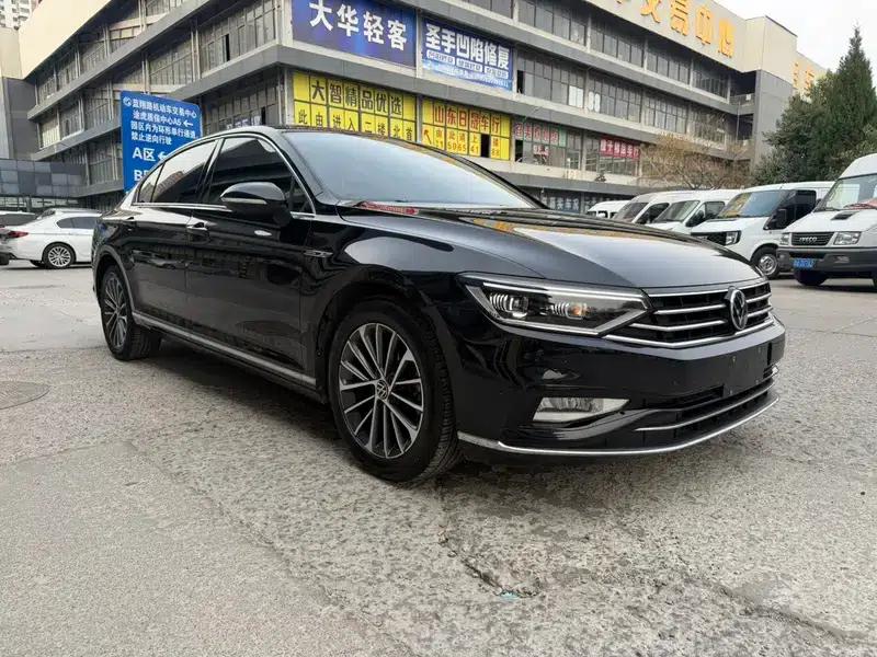 2020 Volkswagen Passat 330TSI DSG Luxury — миниатюра 3