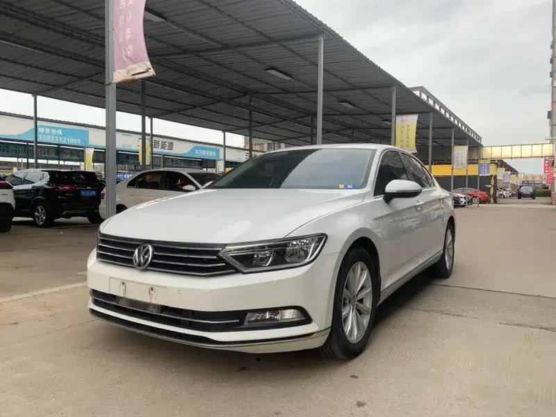 2017 Volkswagen Magotan 330TSI DSG Leading Edition — миниатюра 1